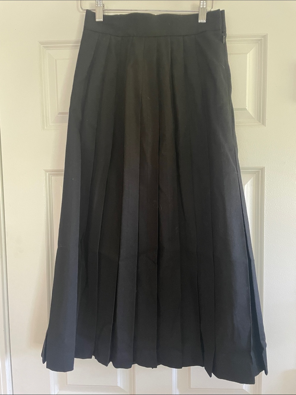 Elegant Worsted Wool Black Pleated Maxi Skirt - Versatile Everyday Style